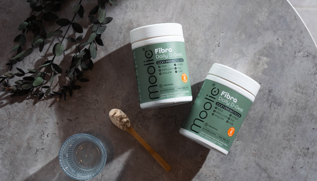 Dos tarros Moolic Fibra Daily D-Gest, fórmula prebiótica con ingredientes naturales para salud digestiva y tránsito intestinal