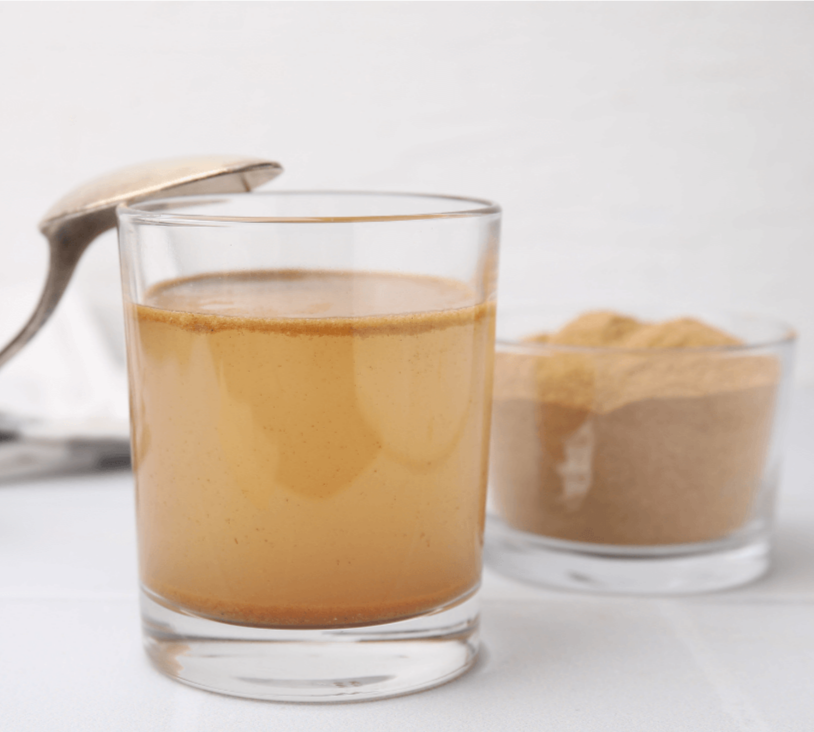 Fibra soluble lista para consumir en vaso con agua, complemento natural para mejorar la digestión y microbiota intestinal