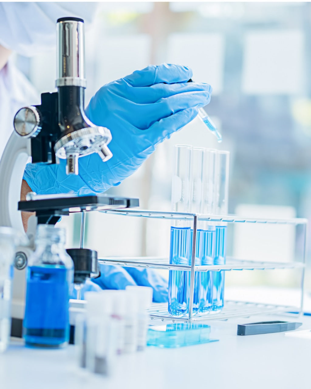 microscopio de ciencia medica aplicada a las formulas de Moolic